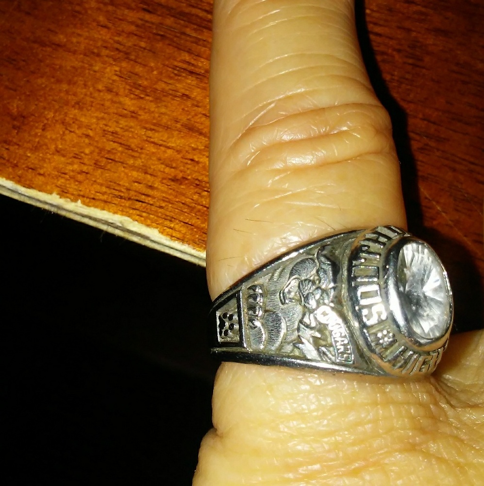 Solid sterling silver class ring - Picture 2 of 3